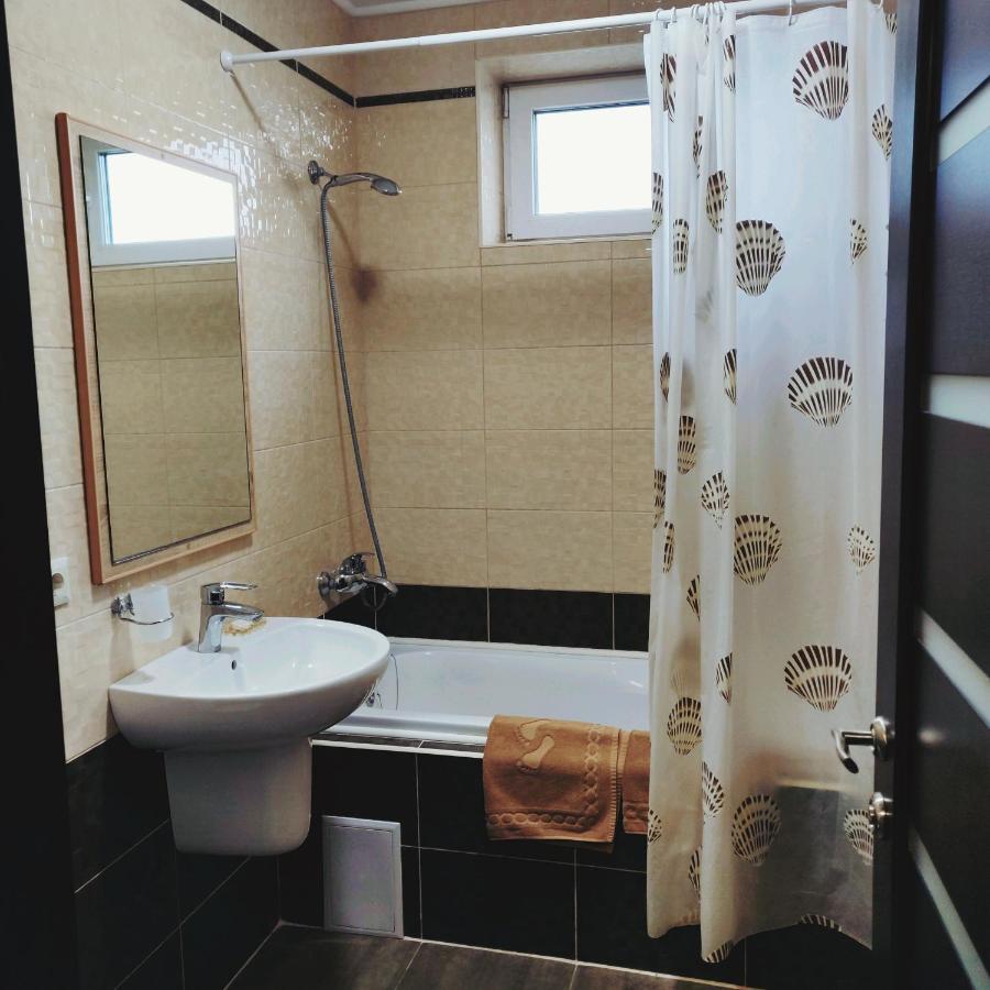 Апартаменти Біля Термального Басейну Berehove  Extérieur photo
